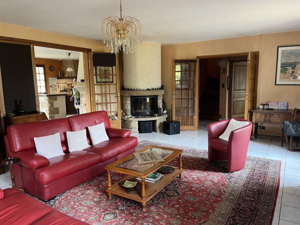 Maison à vendre |  Saint-Clément |  8 pièces | 280 m²