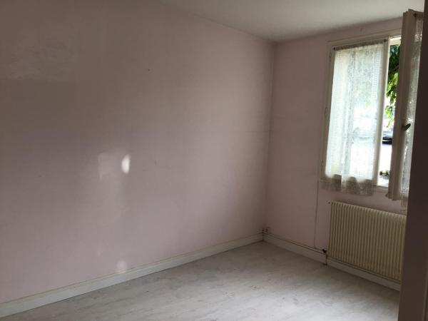 Immeuble de quatre appartements centre Castillonnès.