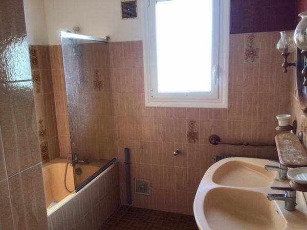 Immeuble de quatre appartements centre Castillonnès.