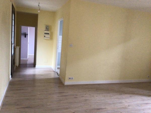 Immeuble de quatre appartements centre Castillonnès.