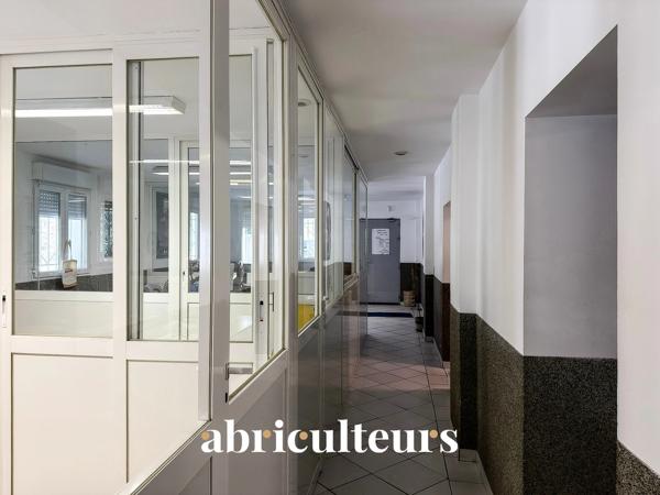 Entrepôt & Bâtiment Commercial zone d’activité dynamique près de l’A8 en vente Le Muy (83490)