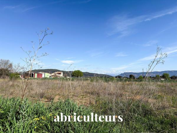 Entrepôt & Bâtiment Commercial zone d’activité dynamique près de l’A8 en vente Le Muy (83490)