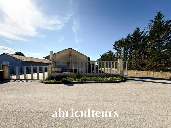 Entrepôt & Bâtiment Commercial zone d’activité dynamique près de l’A8 en vente Le Muy (83490)