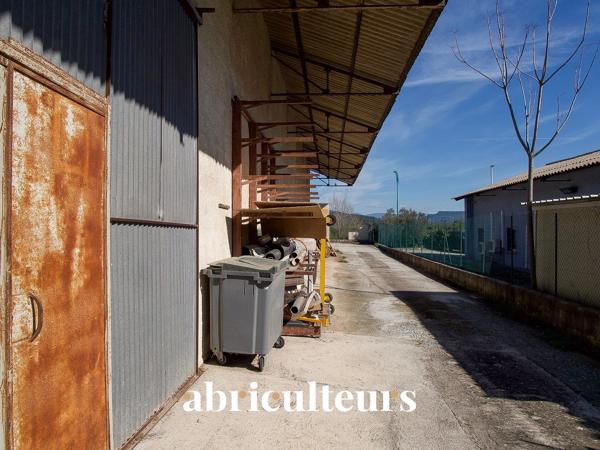 Entrepôt & Bâtiment Commercial zone d’activité dynamique près de l’A8 en vente Le Muy (83490)