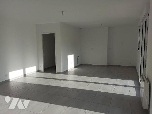 [APPARTEMENT A VENDRE - COMBOURG - ILLE & VILAINE 35]
En plein centre de Combourg, proches tout...