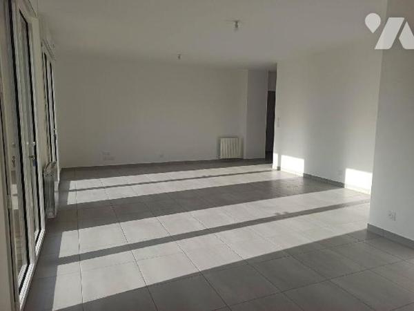 [APPARTEMENT A VENDRE - COMBOURG - ILLE & VILAINE 35]
En plein centre de Combourg, proches tout...
