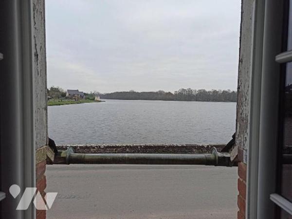 Cadre exceptionnel pour des constructions en pierres qui le sont tout autant.
Potentiel à desti...