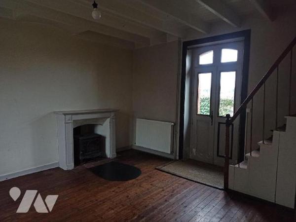 Cadre exceptionnel pour des constructions en pierres qui le sont tout autant.
Potentiel à desti...