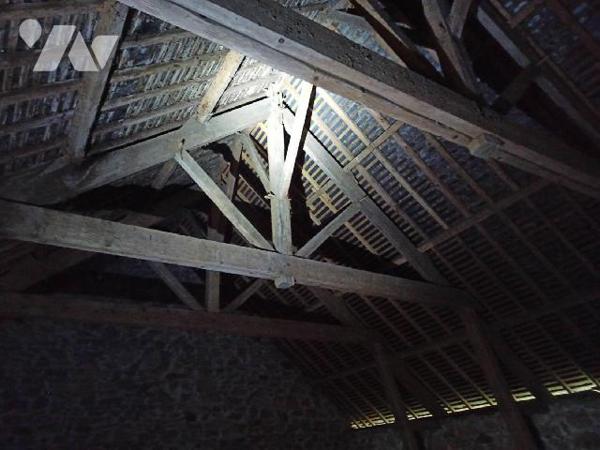 Cadre exceptionnel pour des constructions en pierres qui le sont tout autant.
Potentiel à desti...