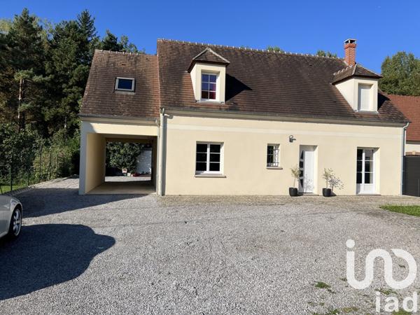 Maison traditionnelle 7 pièces de 140 m² à Verberie (60410)