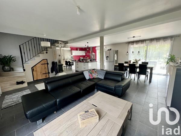 Maison traditionnelle 7 pièces de 140 m² à Verberie (60410)