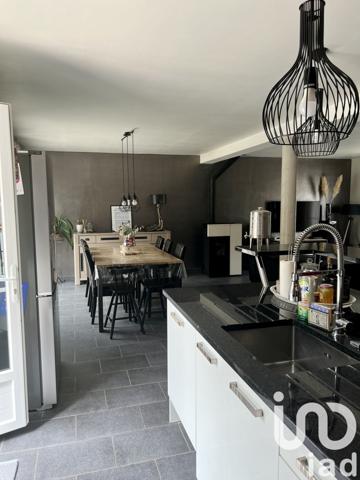 Maison traditionnelle 7 pièces de 140 m² à Verberie (60410)