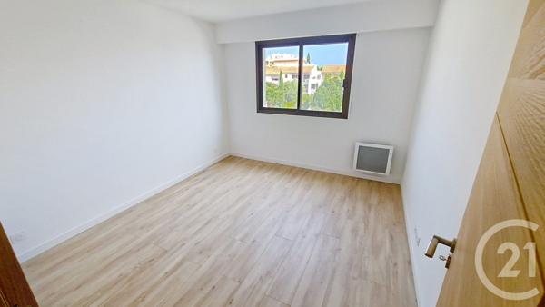 Appartement F4 à vendre  4 pièces - 132 m2 ST LAURENT DU VAR - 06