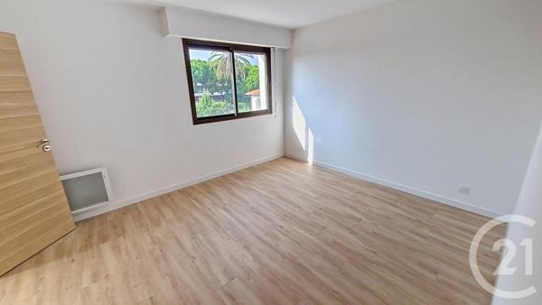 Appartement F4 à vendre  4 pièces - 132 m2 ST LAURENT DU VAR - 06
