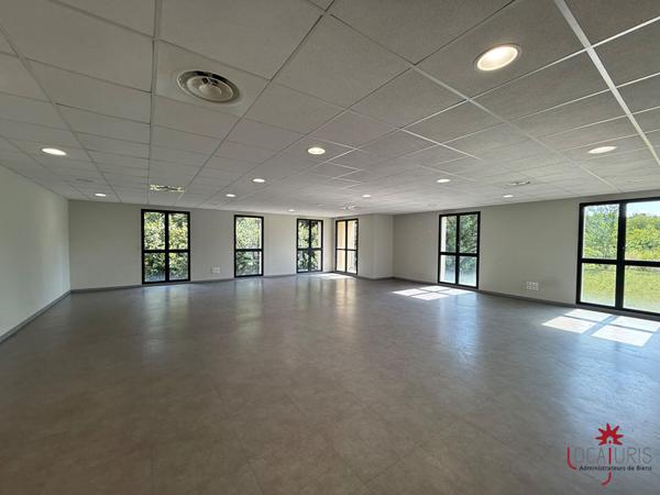 BUREAUX - LOCAL PROFESSIONNEL - LA CHAPELLE EN SERVAL