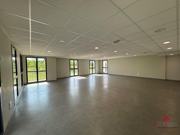 BUREAUX - LOCAL PROFESSIONNEL - LA CHAPELLE EN SERVAL
