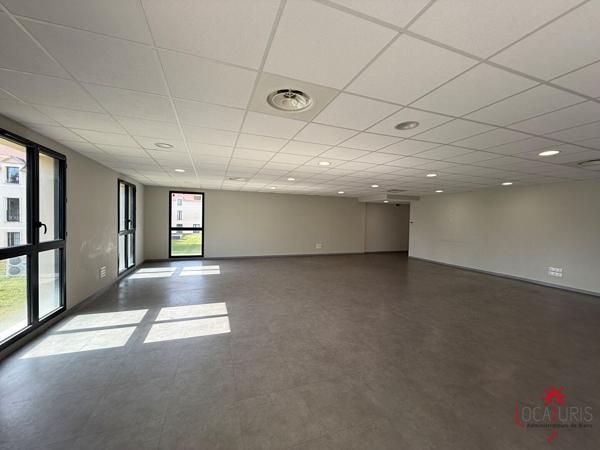 BUREAUX - LOCAL PROFESSIONNEL - LA CHAPELLE EN SERVAL