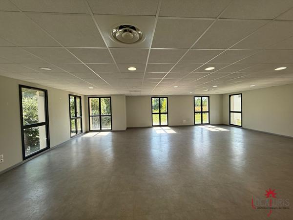 BUREAUX - LOCAL PROFESSIONNEL - LA CHAPELLE EN SERVAL