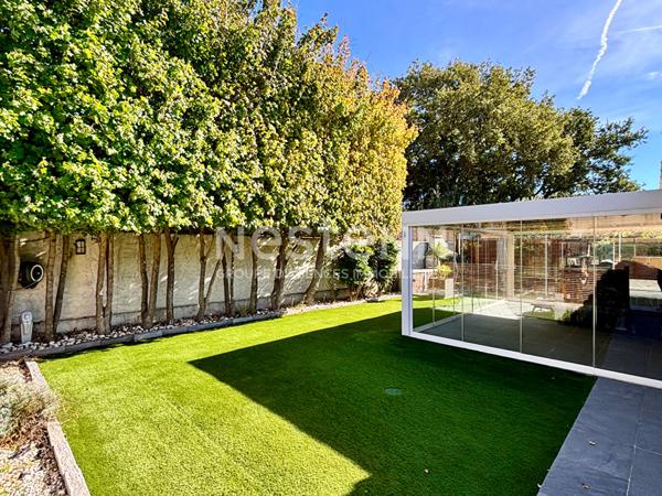 Maison de type 4 d'environ 126m² avec véranda, jardin, piscine et garage