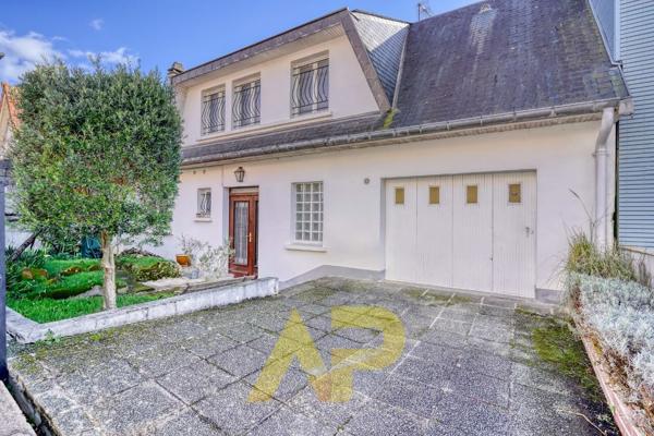 Maison Le Plessis Robinson 6 pièce(s) 182.62 m2 €830 000 ** - Référence 523