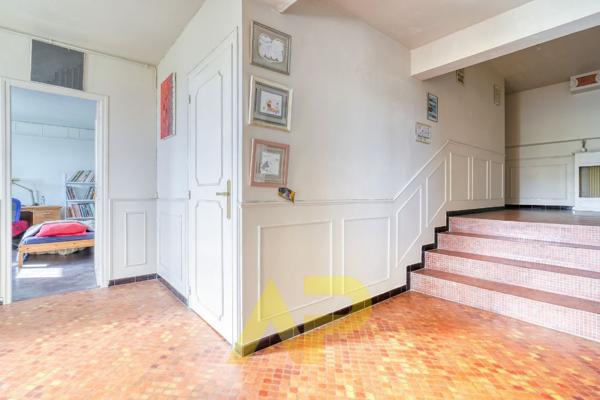 Maison Le Plessis Robinson 6 pièce(s) 182.62 m2 €830 000 ** - Référence 523