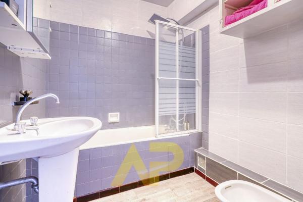 Maison Le Plessis Robinson 6 pièce(s) 182.62 m2 €830 000 ** - Référence 523