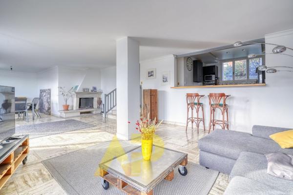 Maison Le Plessis Robinson 6 pièce(s) 182.62 m2 €830 000 ** - Référence 523