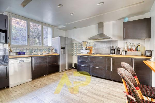 Maison Le Plessis Robinson 6 pièce(s) 182.62 m2 €830 000 ** - Référence 523