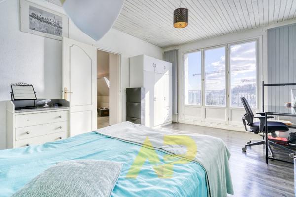 Maison Le Plessis Robinson 6 pièce(s) 182.62 m2 €830 000 ** - Référence 523