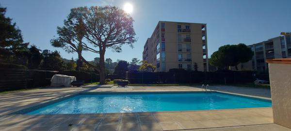 Quartier du Polygone, Cagnes sur Mer, résidence sécurisée, piscine, toutes comodités à pieds, au calme, 3P 65.91m2.
