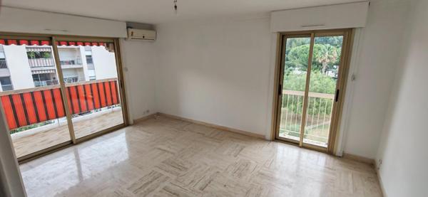 Quartier du Polygone, Cagnes sur Mer, résidence sécurisée, piscine, toutes comodités à pieds, au calme, 3P 65.91m2.