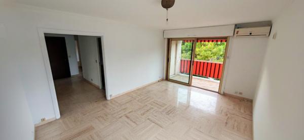 Quartier du Polygone, Cagnes sur Mer, résidence sécurisée, piscine, toutes comodités à pieds, au calme, 3P 65.91m2.