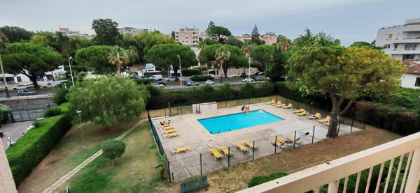 Quartier du Polygone, Cagnes sur Mer, résidence sécurisée, piscine, toutes comodités à pieds, au calme, 3P 65.91m2.