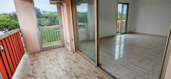 Quartier du Polygone, Cagnes sur Mer, résidence sécurisée, piscine, toutes comodités à pieds, au calme, 3P 65.91m2.