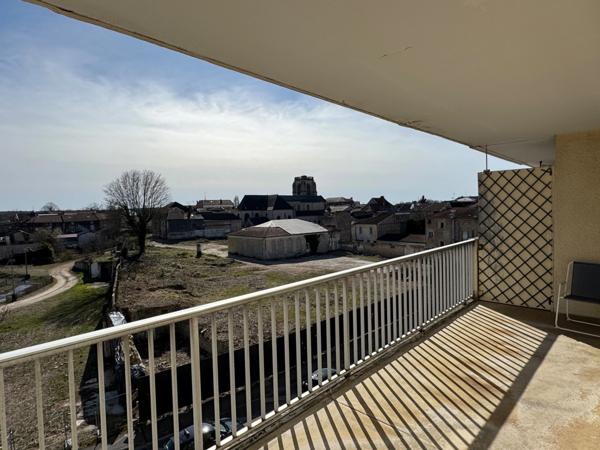 BEL APPARTEMENT T3- RÉSIDENCE FORT CARRÉ