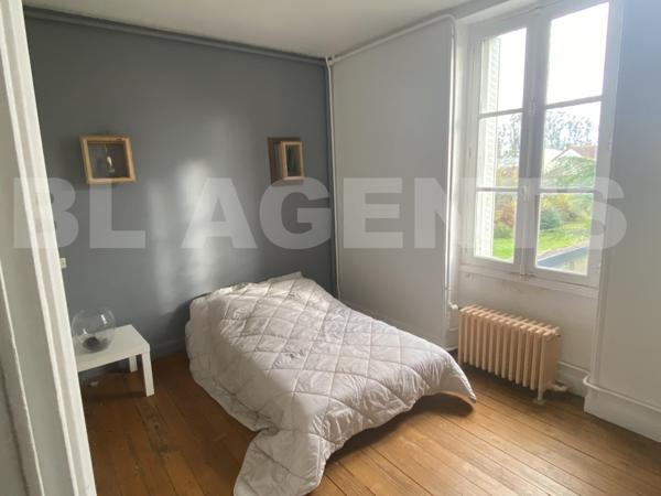 Maison de ville de caractère avec terrain constructible à la Flèche 