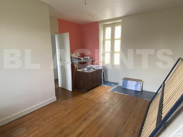 Maison de ville de caractère avec terrain constructible à la Flèche 