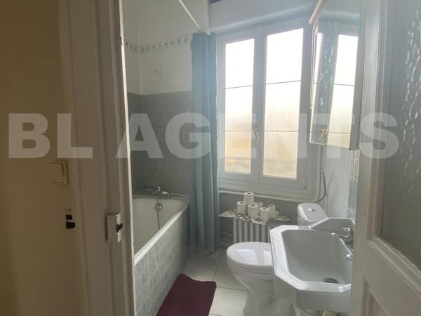 Maison de ville de caractère avec terrain constructible à la Flèche 