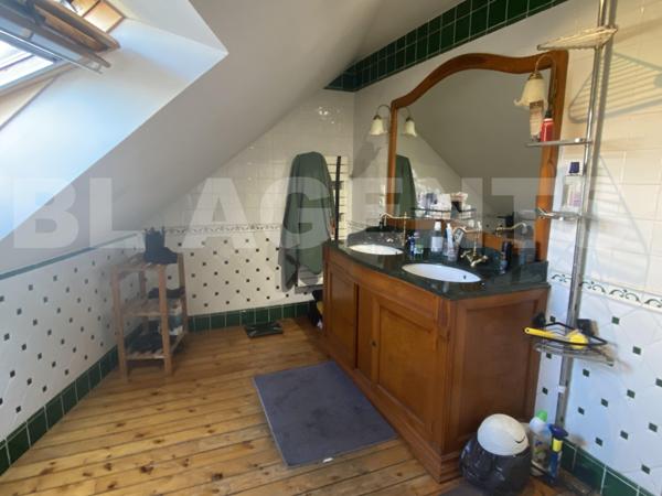 Maison de ville de caractère avec terrain constructible à la Flèche 