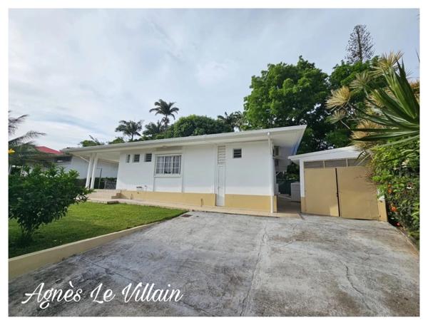 Maison Familiale de Plain-Pied avec Garage