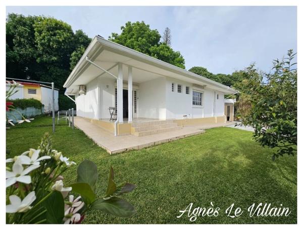 Maison Familiale de Plain-Pied avec Garage