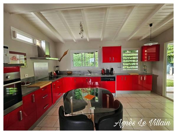 Maison Familiale de Plain-Pied avec Garage