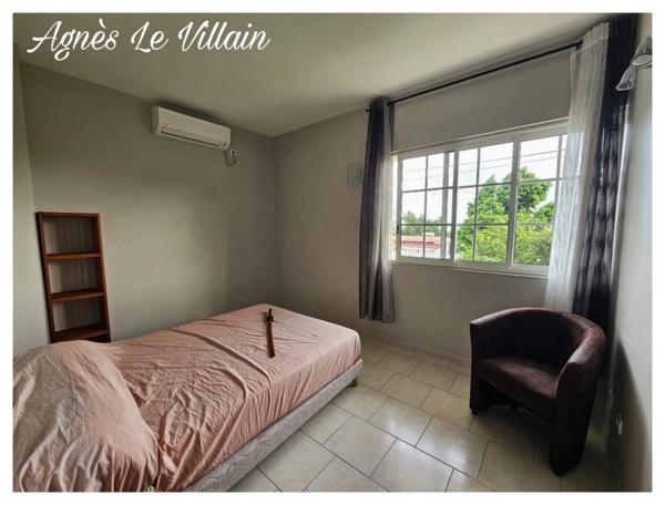 Maison Familiale de Plain-Pied avec Garage