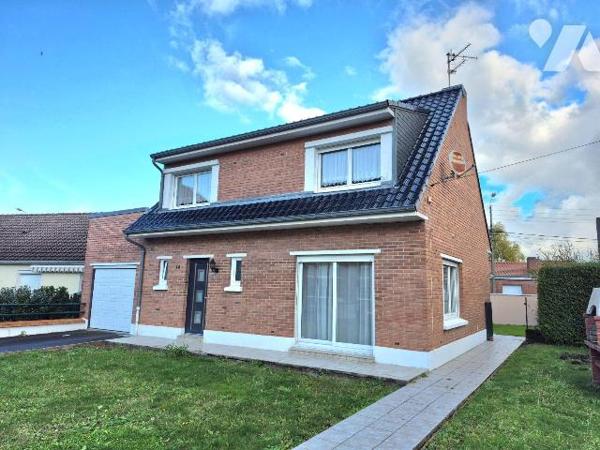 Belle maison de ville individuelle avec la possibilité de vivre en plain pied ! 
Elle se situe...