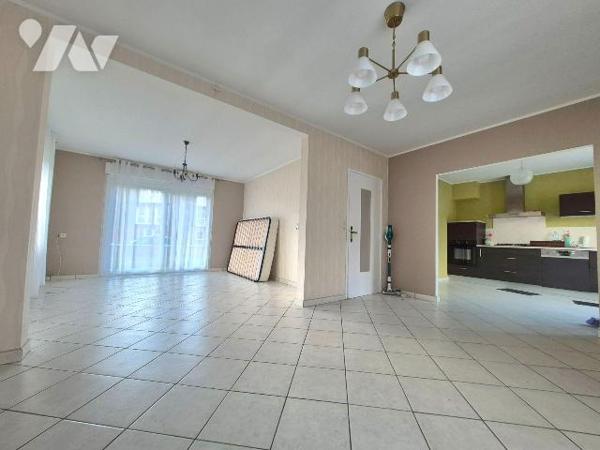 Belle maison de ville individuelle avec la possibilité de vivre en plain pied ! 
Elle se situe...