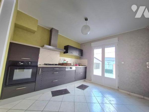 Belle maison de ville individuelle avec la possibilité de vivre en plain pied ! 
Elle se situe...