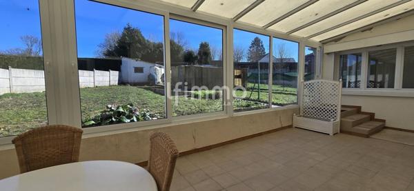 Maison lumineuse avec garage et dépendances