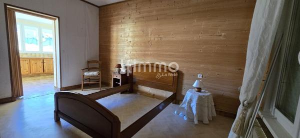 Maison lumineuse avec garage et dépendances