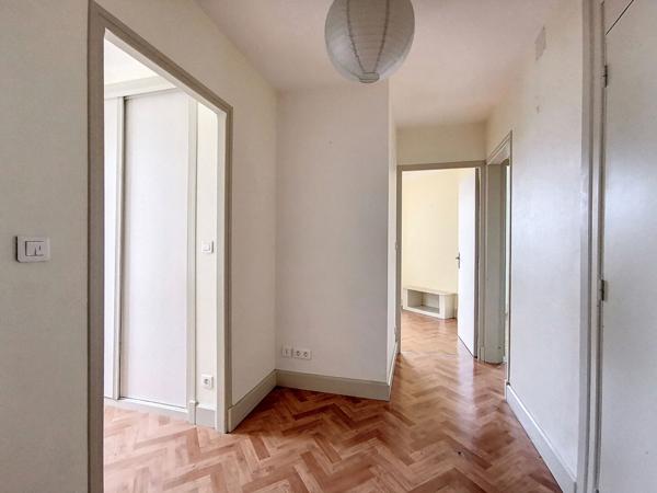 A Montsalvy, spécial investisseurs, à vendre Immeuble de rapport de plus de 700 m².