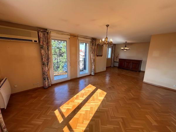 Appartement
         4 pièces
        - 81 m² 180 950 € *